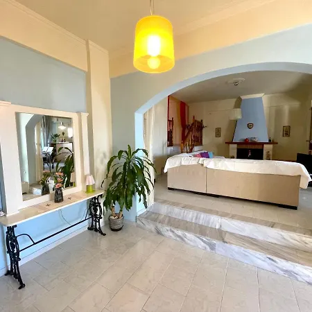 Апартаменти Roumatsali - Hidden 2br Historical Gem Chania (Crete)