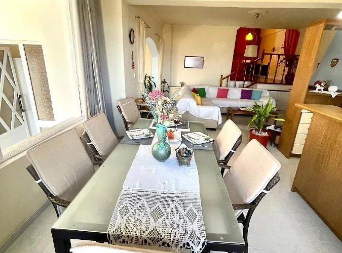 Lejlighed Roumatsali - Hidden 2br Historical Gem *