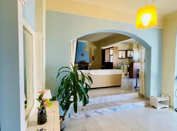 Lejlighed Roumatsali - Hidden 2br Historical Gem *