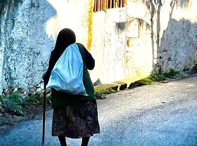 Roumatsali - Hidden 2br Historical Gem *