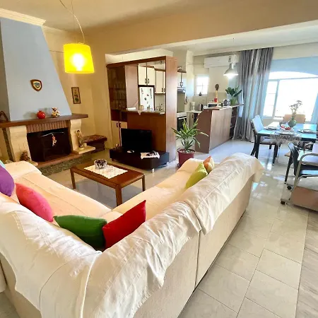 Roumatsali - Hidden 2br Historical Gem * Hanya