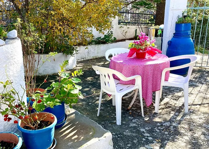 Roumatsali - Hidden 2br Historical Gem