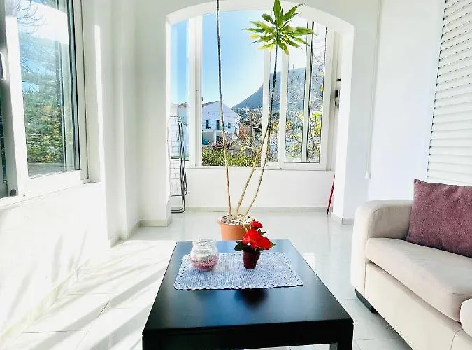 Daire Roumatsali - Hidden 2br Historical Gem Hanya